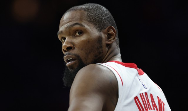 背靠背40分钟！杜兰特19中11砍32分正负值+18 三分历史第11里程碑